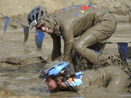 1313670134_dirty_race_15.jpg