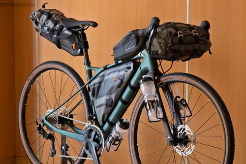 2020 GT Grade carbon gravel road bike, 700c carbon & alloy adventure gravel bikes