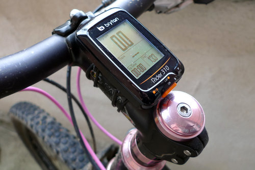 Bryton_Rider-310-budget-GPS-cycling-computer_on-Bryton-o-ring-mount.jpg