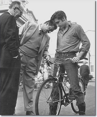 elvis-bicicleta-2.jpg