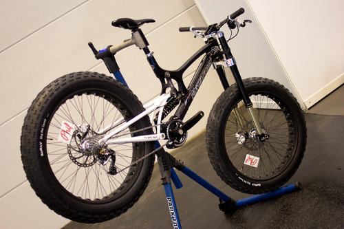 s780_WHAT_THE_Santa_Cruz_V10_Fat_Bike.jpg?1346253540