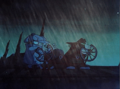 У нас на даче живет белый кот.